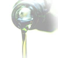 今回はオイルを取り入れたスキンケアの使い方をご紹介します。 